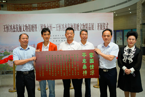我市鄉(xiāng)賢向市博物館捐贈(zèng)文物及文獻(xiàn)資料1002件