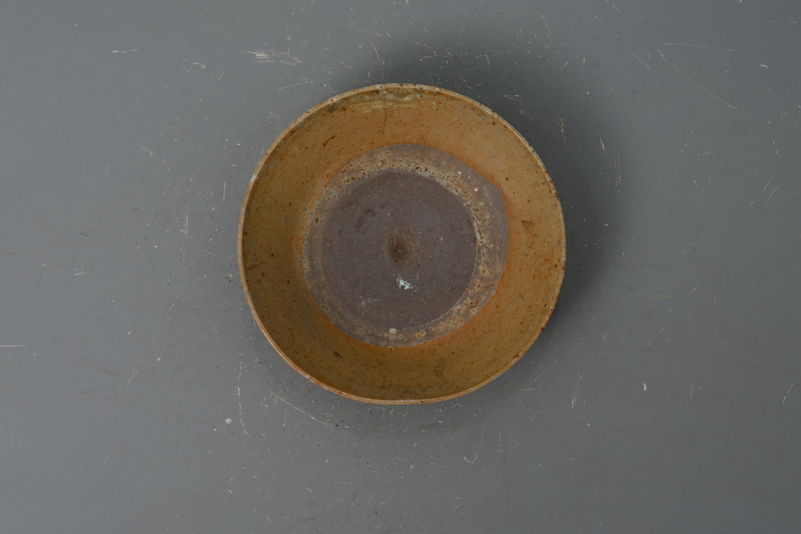 明黃褐釉瓷碗
