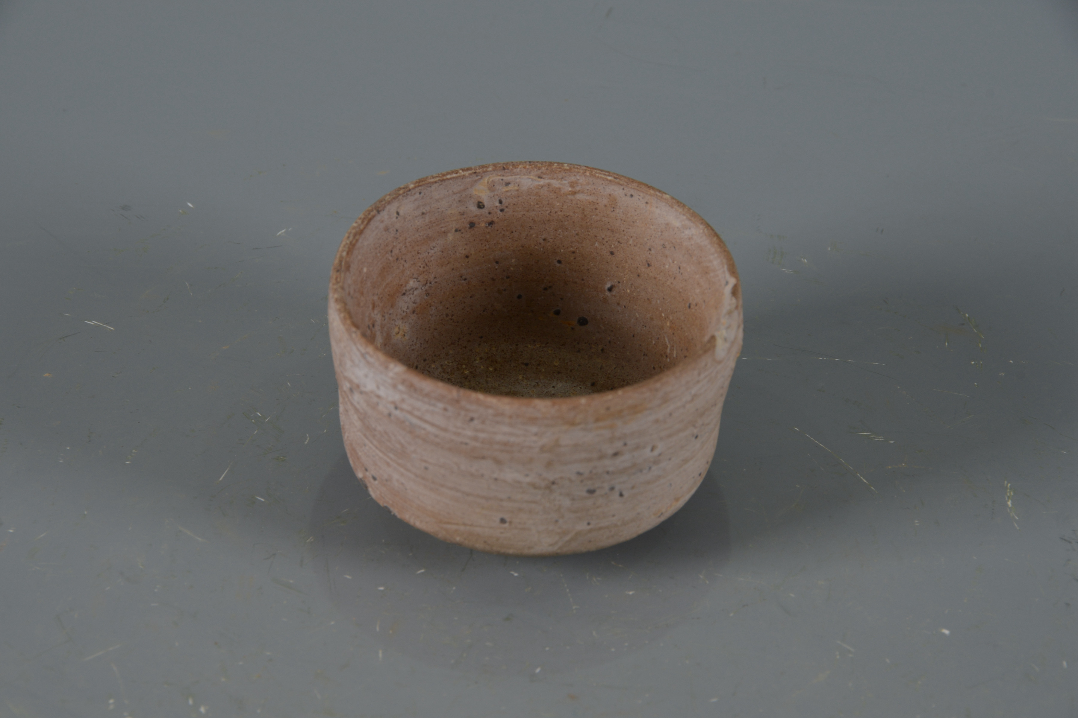 戰(zhàn)國夾砂灰陶杯