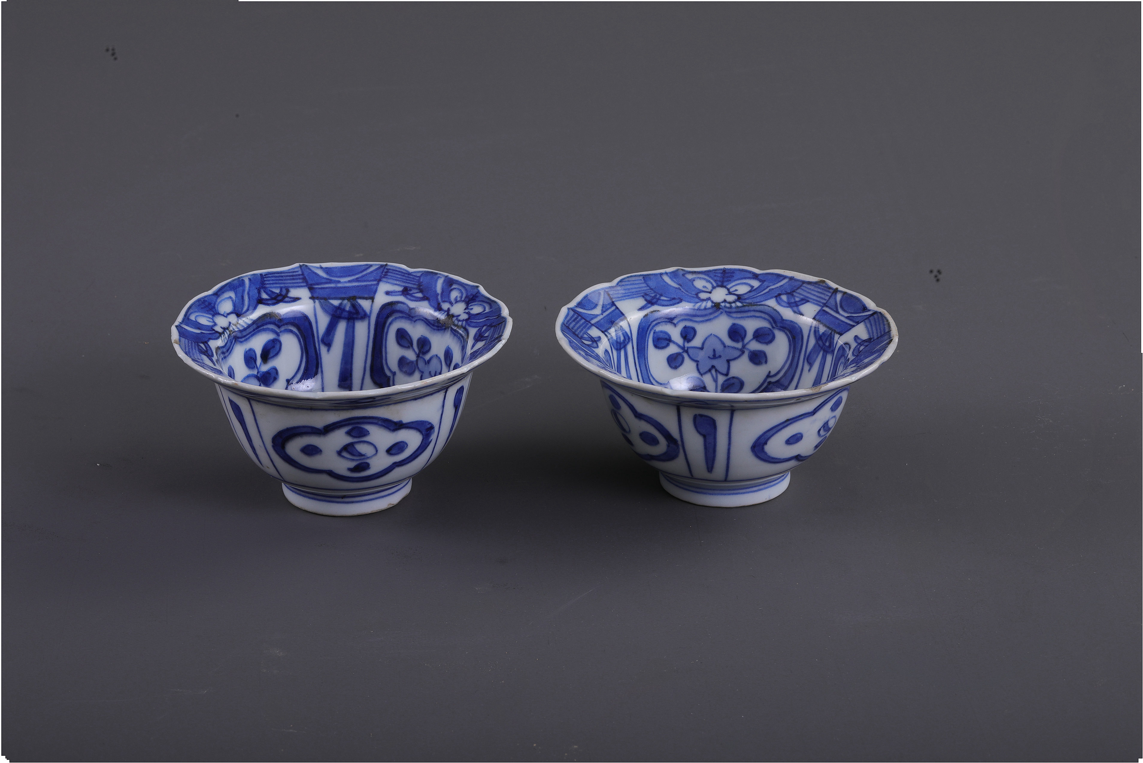 351-開(kāi)光花鳥(niǎo)紋折沿花口杯1.jpg