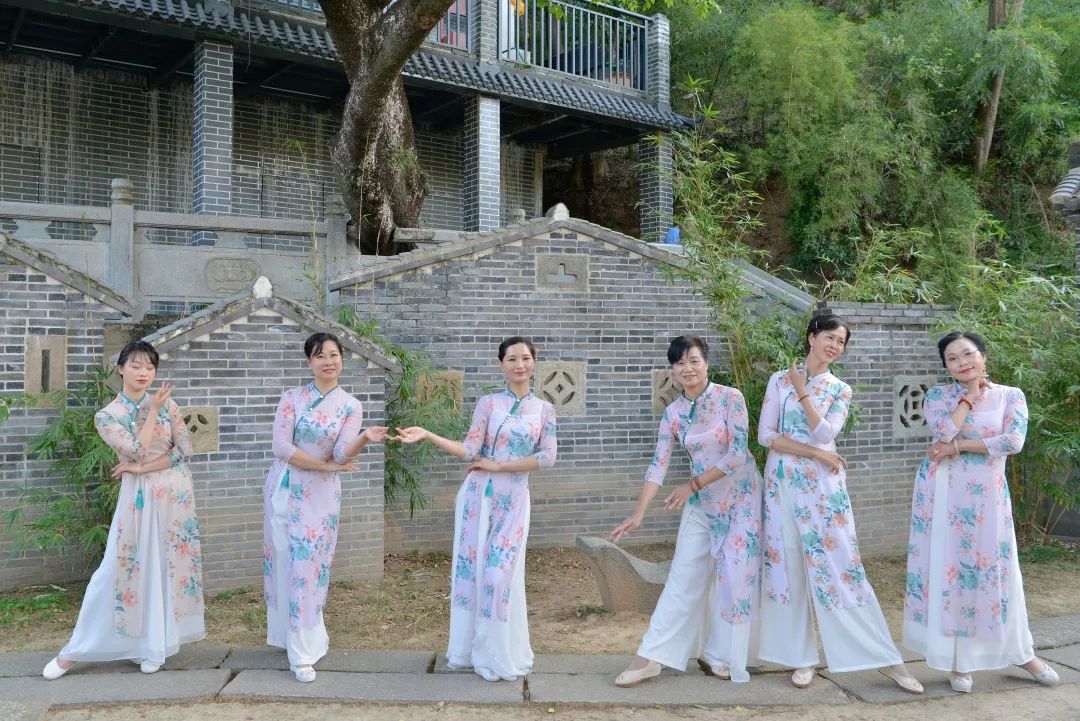 慶“三八”國(guó)際婦女節(jié)專題活動(dòng) | 花伴女神，舞動(dòng)芳華